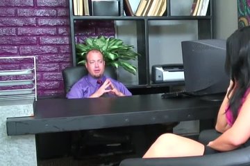 Рабочий день начался еблей с начальником
