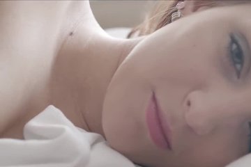 Первые утренние минуты рыжей 20-ти летней девушки