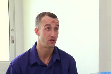 Начальница с громадными дойками принимает новичка