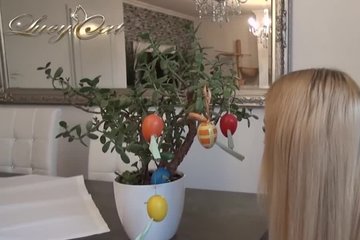 Доступная попка сексуальной блондинки
