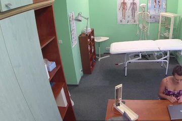 Похотливый гинеколог трахнул пациентку и свою медсестру
