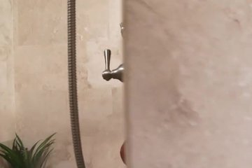 Сочная задница домохозяйки маслает по члену