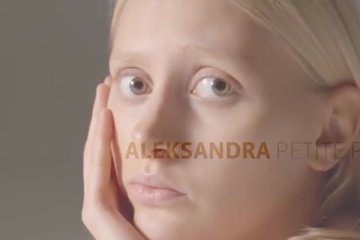 Съемка милой блондинки в стиле «Ню»