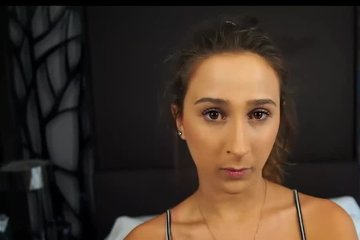 Ashley Adams прилежно обрабатывает длинный мужской конец