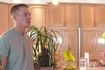 Бодрящий утренний секс с горячей блондинкой