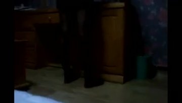 Азиат трахает свою пьяную жену и кончает ей в пизду