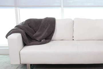 Красивый гей со щетиной на лице принимает болт в жопу на кастинге