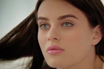 Брюнетка соблазнила чернокожего тренера на темпераментный секс