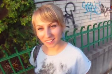 Смелая блондинка потрясла пикапера своей похотью