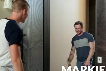 Бойфренд заказал проститута в день рождения своего парня