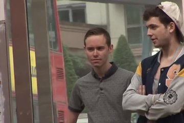 Молодые геи устроили групповушку на день рождения друга