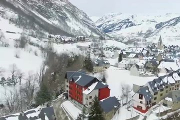 Рыжая девушка круто трахается с чернокожим любовником