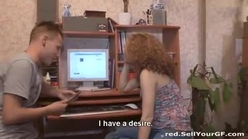 Рыженькая потаскуха с радостью отдалась другому мужику при своем парне