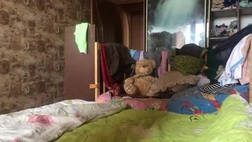 Пока детей нет дома, супружеская пара развлекается в спальне