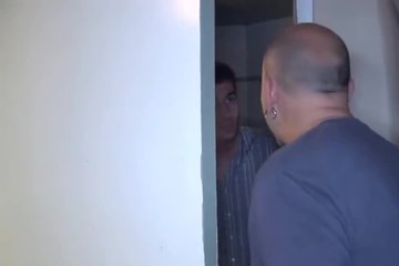 Пьяный мужик ебет в анал шикарную звезду в чулках