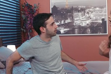 Молодчик просто не может устоять перед барышней, желающей секса