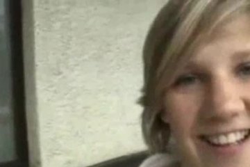 Отсосала своему парню прямо в поезде
