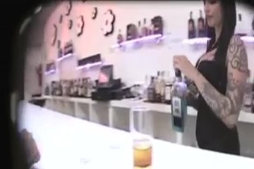 Сандра трахнулась прямо коридоре