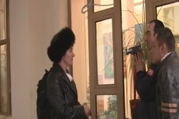 Туристы трахнули свою престаревшую экскурсоводку
