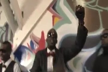Трахнулась с уличными музыкантами