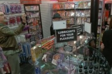 Ограбление магазина закончилось групповухой
