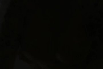 Молодой парень в маске трахает милфу в позе раком