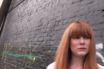 Рыжая соска трахается с двумя неграми в анальную дырку