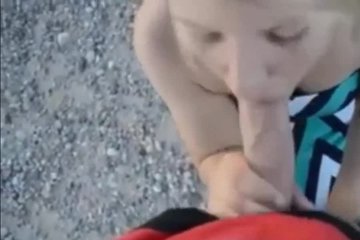 Трахнул бабу после минета на улице в узкое влагалище