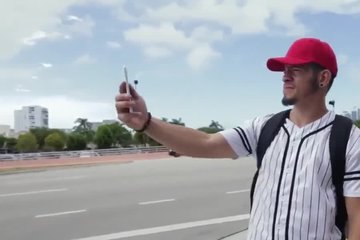 Белокурая девушка в платье трахнулась с парнем раком