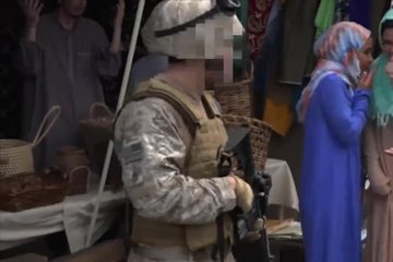 Мусульманки делают нежный минет американскому солдату на базе