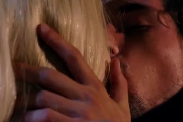 Нежная блондинка Elsa Jean занимается красивым сексом в спальне