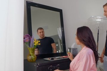 Минет, куни и качественный секс со зрелой брюнеткой в ванной