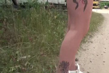 Прикольная студентка отсосала прохожему на улице, а потом дала в пизду и очко на хате