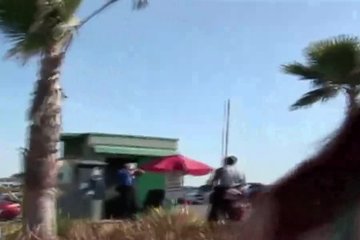 Два черных парня отлизали, надавали в рот и трахнули белую рыжую сучку