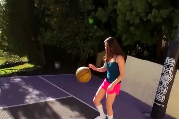 Красивая спортсменка Casey Calvert делает минет и трахается в писю и анус