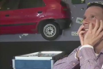 Молодые шкуры устроили разврат в кафе и занялись оральным сексом