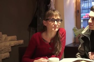 Снял в кафе худую отличницу в очках, надавал в рот, трахнул и кончил на очки