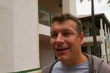 Красивая латина на каблуках наслаждается куни, сосет хуй и принимает сперму на лицо
