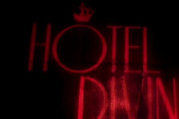 Госпожа Cherie Deville издевается над парнем морально, ебет страпоном и дрочит секс машиной