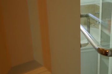 Грудастая красотка Лана Роудс отдалась парню и получила сперму на грудь
