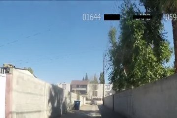 Полицейский соблазнил красивую девушку и трахнул у своего автомобиля
