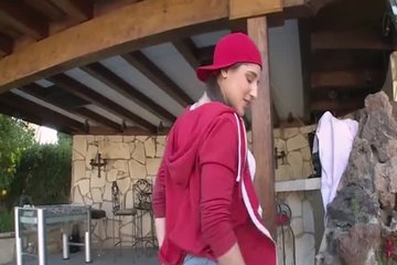 Жопастую брюнетку в гольфах чувак с большим членом отодрал на кастинге