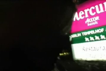 Легкодоступная бабенка поебалась с двумя пошлыми туристами в отеле