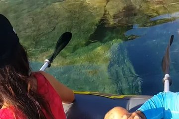 Мужик снимает анальный секс с подругой под водой и кончает