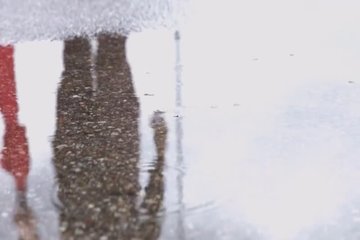 Пикапер спас молоденькую шлюшку от дождя и оттрахал в киску