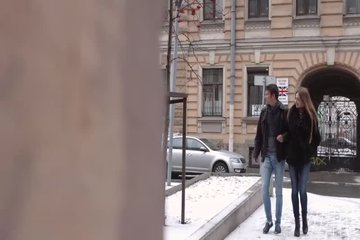 Опытный парень нежно выебал красивую девушку на первом свидании