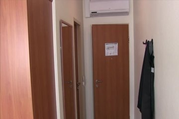 Зрелая шлюха дала молодому любовнику накончать в письку