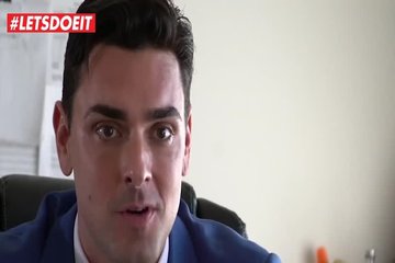 Две новые сотрудницы сосут и ебуться в мокрые письки с боссом в кабинете
