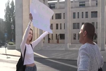 Тощая блондинка с натуральной грудью дает поиметь себя раком после орального секса