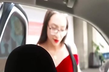 Очкастая брюнетка приехала к таксисту домой и была выебана в пизду